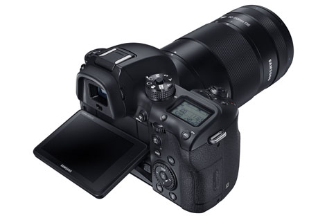 Samsung NX1, mirrorless top di gamma, ma senza sistema